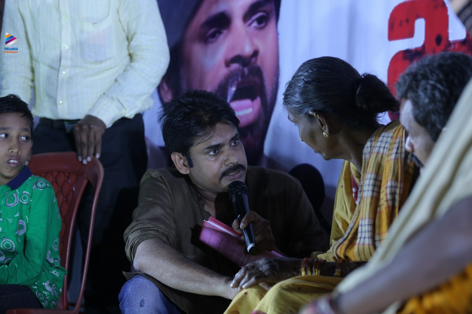 pawan kalyan at ichapuram à°à±à°¸à° à°à°¿à°¤à±à°° à°«à°²à°¿à°¤à°